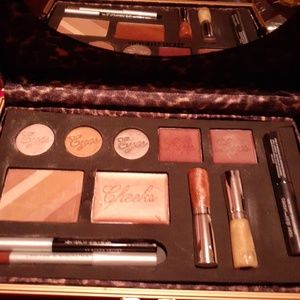 Victoria Secret SUPERMODEL Makeup kit w/case